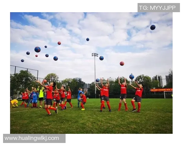 足球明星子女踢球精彩瞬间视频分享让我们一起见证未来的球星诞生